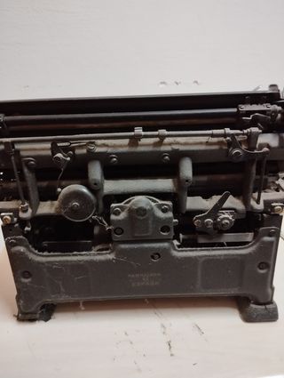Máquina de escribir Hispano Olivetti