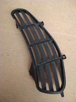 577857000C - Rejilla delantera Vespa GTS