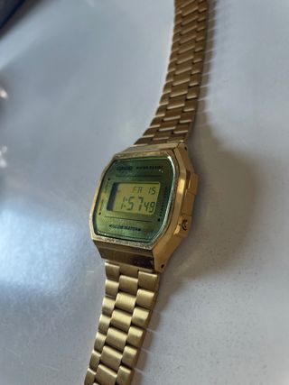 Reloj casio dorado
