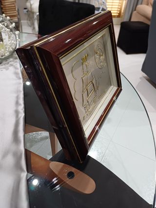 Quadro con placca in argento. 