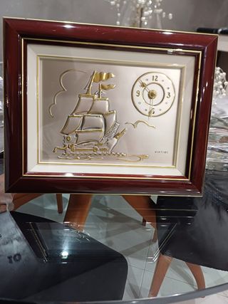 Quadro con placca in argento. 