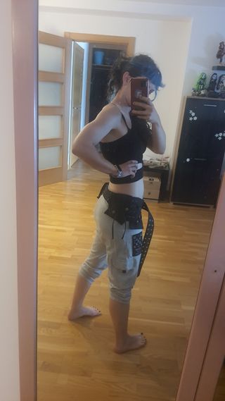 Riñonera negra con cordones