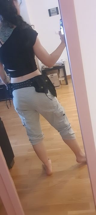 Riñonera negra con cordones