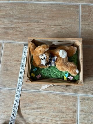 Coniglietto pelusche e scaola legno