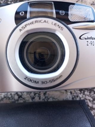 Macchina fotografica con custodia