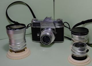 Kodak Retina Reflex III con objetivos