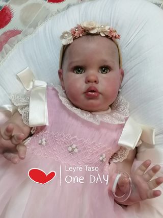 Preciosa bebé reborn hiperrealista