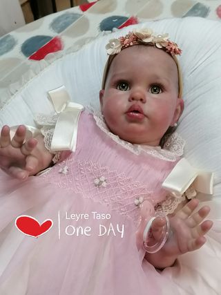 Preciosa bebé reborn hiperrealista