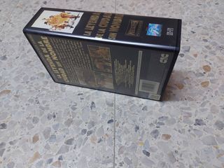 VHS Doble: La leyenda de la ciudad sin nombre