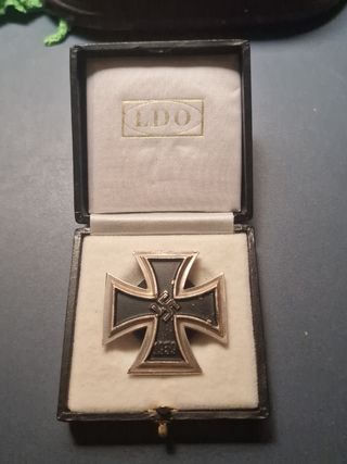 CRUZ DE HIERRO TERCER REICH CON SVASTIKA NAZI