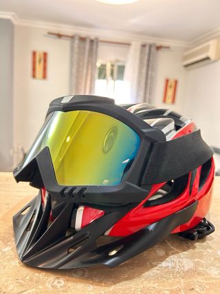 Casco ligero para bicicleta de montaña +Gafas