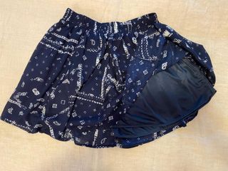 Minifalda playera azul con estampado blanco M