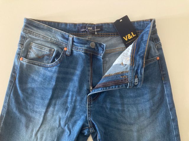 Victorio & Lucchino. Pantalón vaquero slim. W32