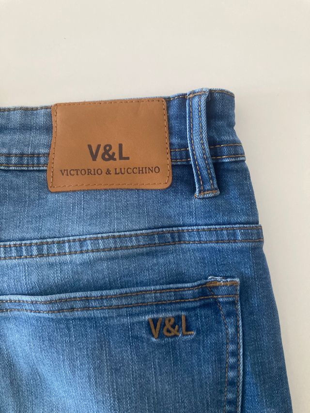 Victorio & Lucchino. Pantalón vaquero slim. W32