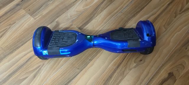 Patinete 2 ruedas tiene música lo tendrías que ver