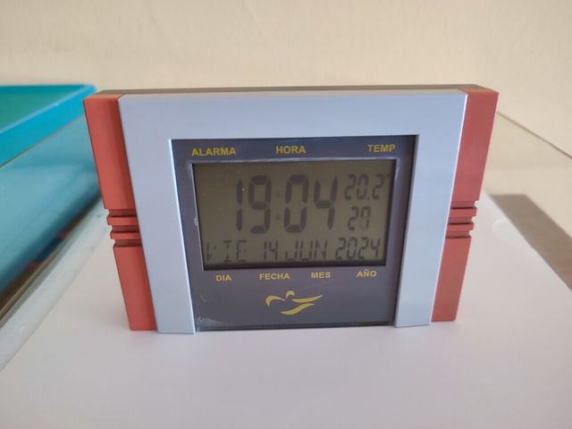 RELOJ DIGITAL DE SOBREMESA FECHA/HORA/TEMPERATURA