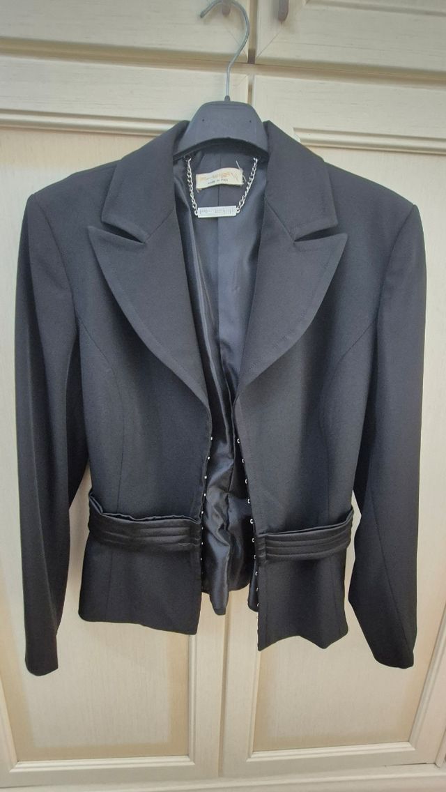 Tubino nero con giacca abbinata