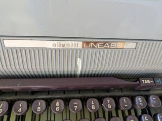 Máquina de escribir OLIVETTI