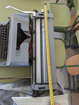 Máquina de escribir OLIVETTI