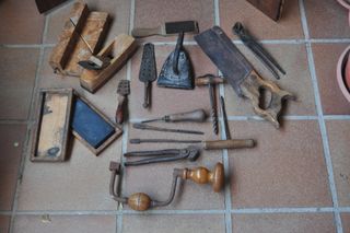 Antiguedad, mueble y herramientas antiguas