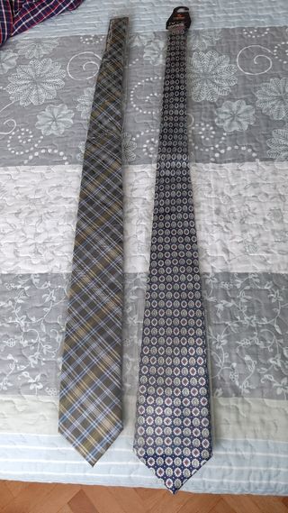 2 corbatas nuevas sin estrenar