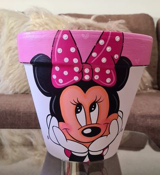 Maceta de minnie mause pintada a mano