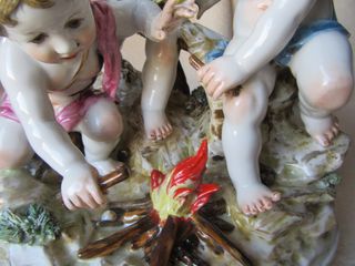Figuras de "Angelitos en la hoguera"