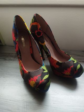 Zapato tacón estampado