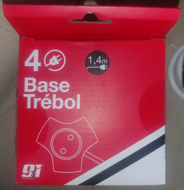 Base de enchufe trébol 4 tomas