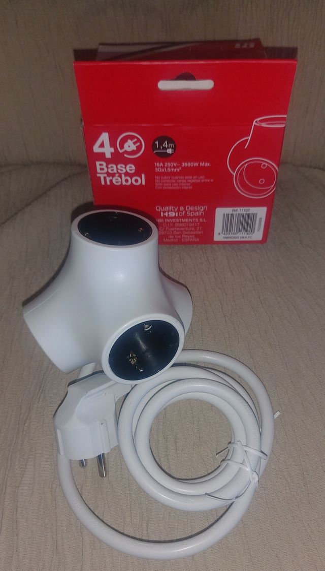 Base de enchufe trébol 4 tomas