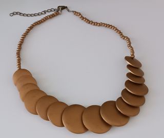 Collar efecto metalizado 