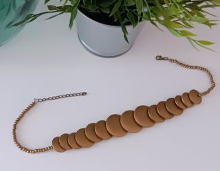 Collar efecto metalizado 