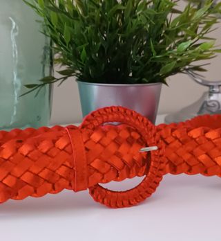 Cinturón rojo trenzado