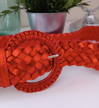 Cinturón rojo trenzado