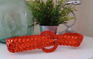 Cinturón rojo trenzado