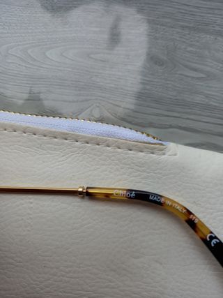 Occhiali da sole Chloe a firma di fiore nuovo.