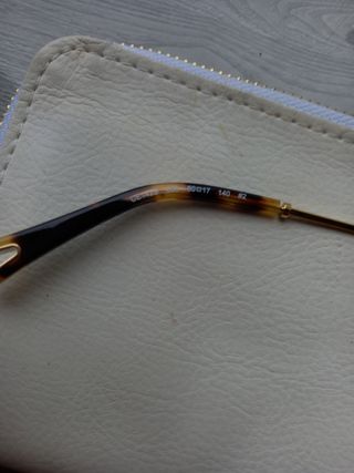 Occhiali da sole Chloe a firma di fiore nuovo.