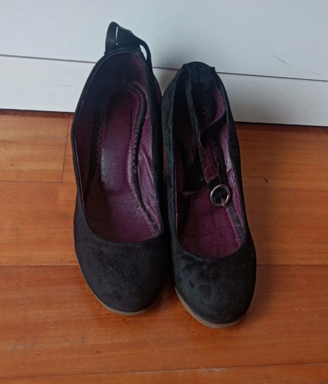 Sapatos em camurça e pele