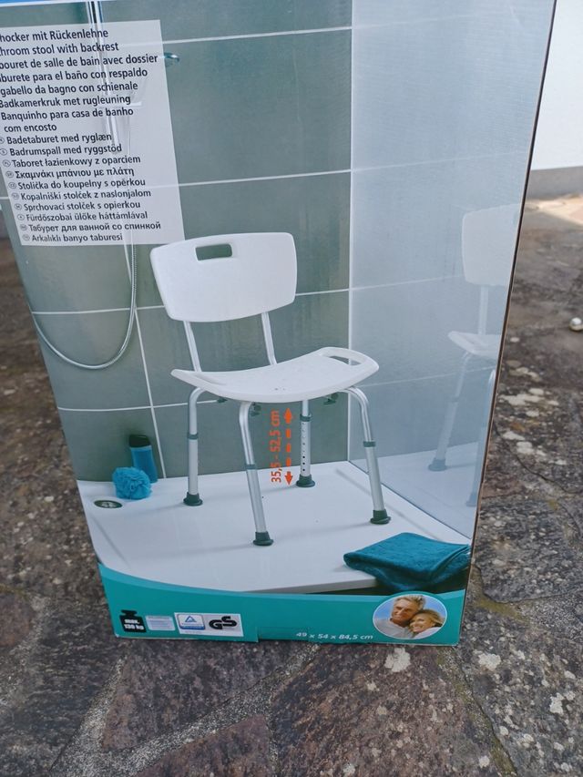 Sgabello da bagno con schienale