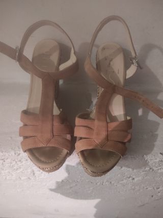 Sandalias cuña T-37. Marca Unisa