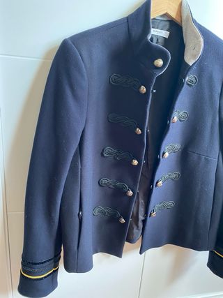 Chaqueta azul marino estilo militar