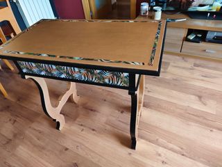 Escritorio de madera, mesa de diseño