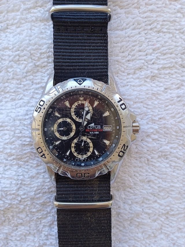 Reloj Lotus