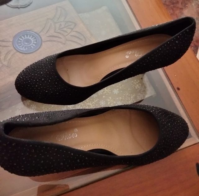 Zapatos de tacón negro