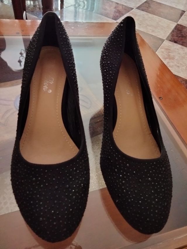 Zapatos de tacón negro