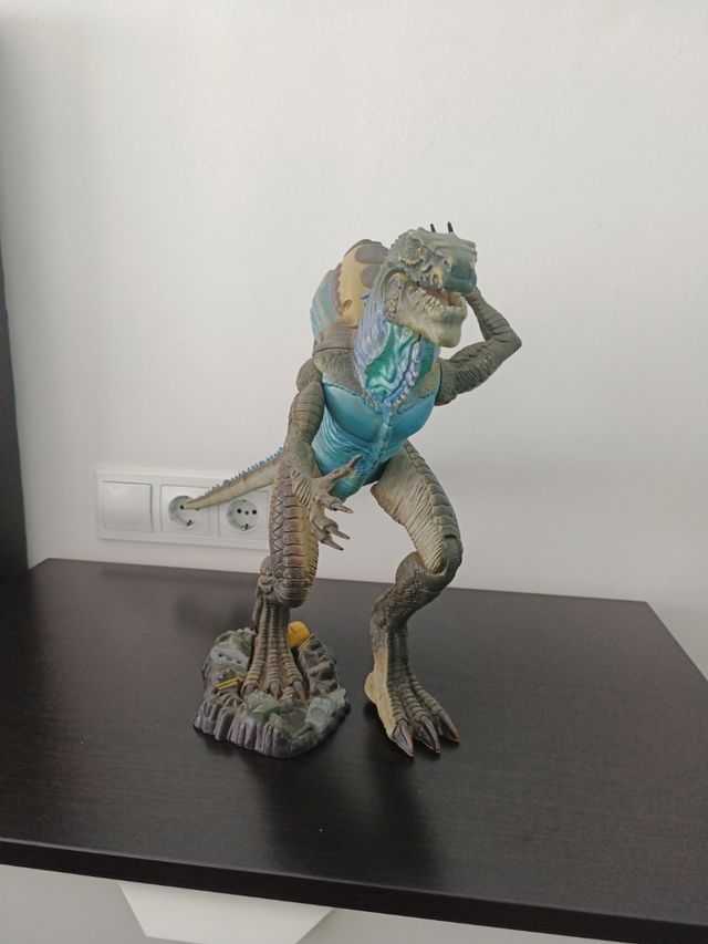 Antica figura giocattolo Godzilla