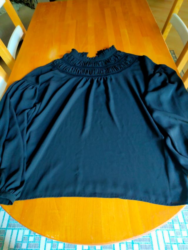 Camicia nera con motivo originale