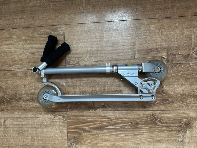 Patinete aluminio súper ligero nuevo a estrenar