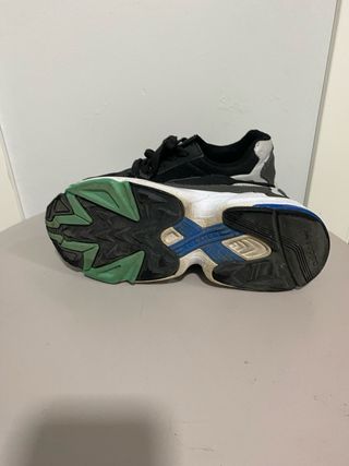 Zapatilla adidas en buen estado