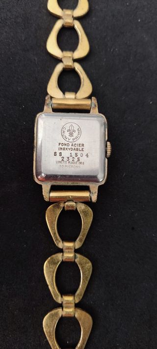 Reloj CAUNY de pulsera funcionando,  chapado oro 